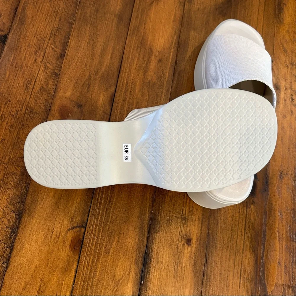 N/A cream platform
